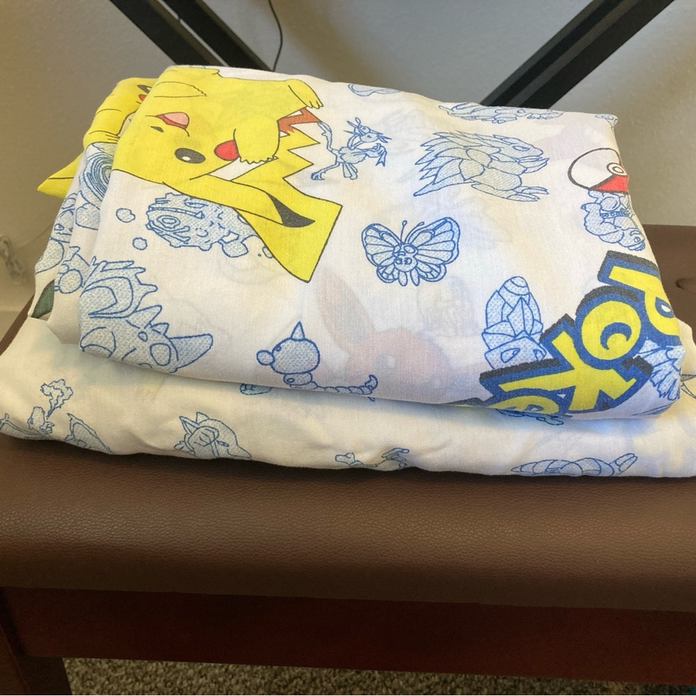 Vintage 90’s Pokemon twin Bedding Sheets - Yellow and Blue